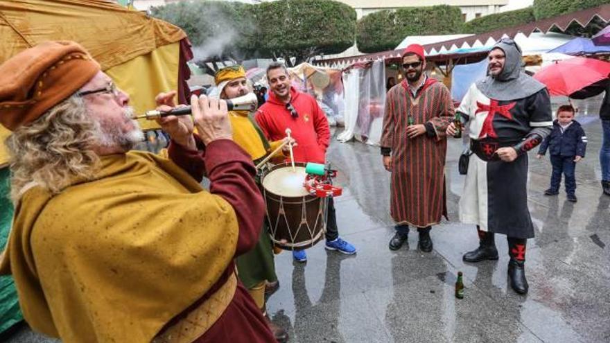 La lluvia desluce el cierre del Mercado Medieval