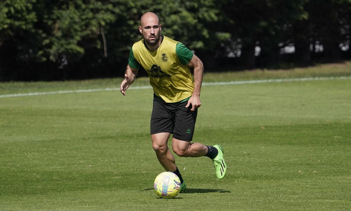 Unai Medina en un entreno con su anterior equipo.