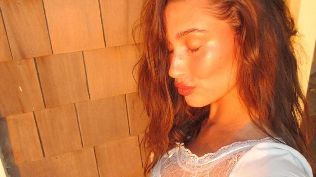 Hailey Bieber levanta nuevas sospechas de embarazo: por la cara