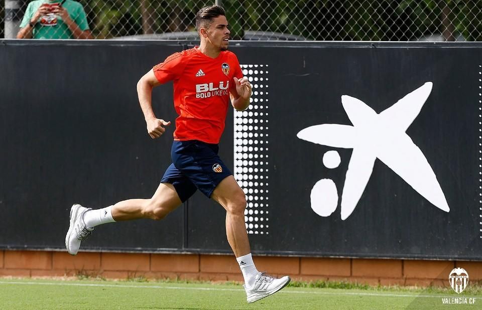 Las imágenes del primer entrenamiento de Gabriel Paulista con el Valencia