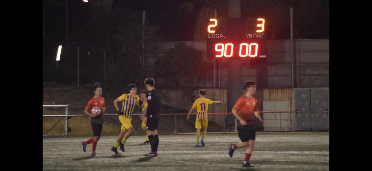 momento del partido entre Santboia F.C y el Atlético de Sant Just F.C.