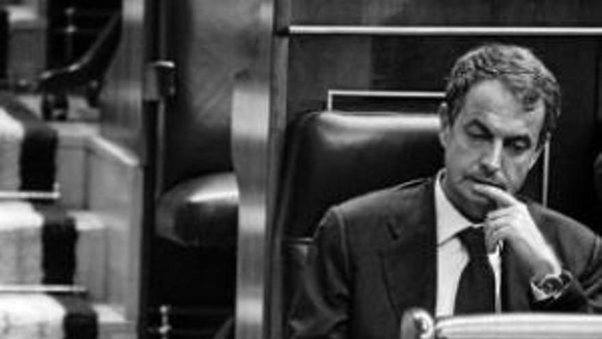 Zapatero sostiene que el déficit del 2010 fue &quot;algo mejor&quot; que el previsto