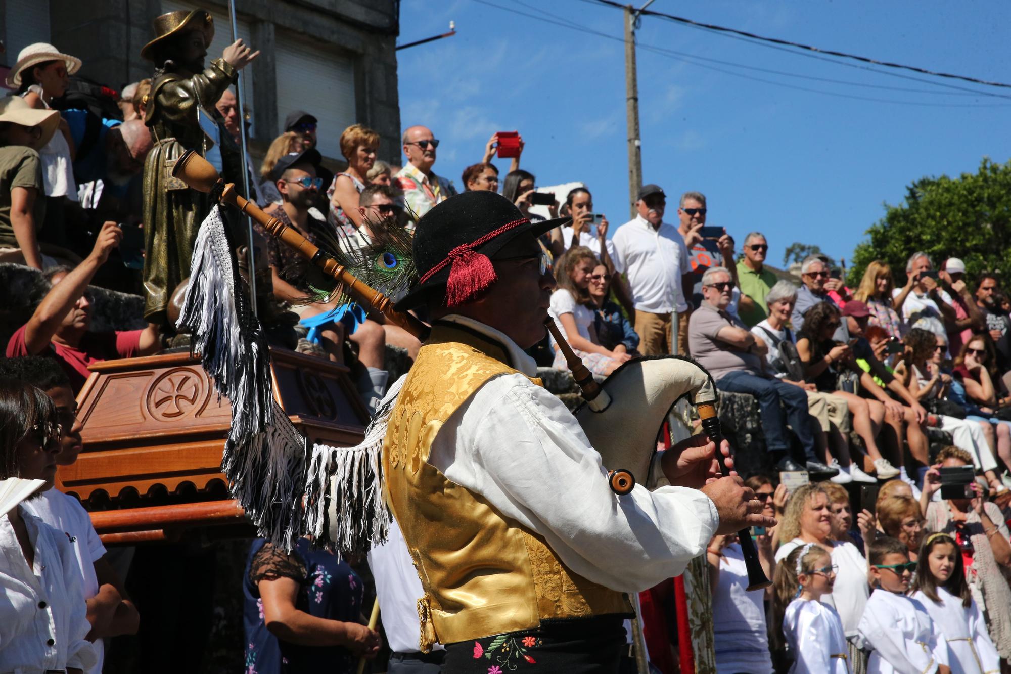 La procesión y la danza de San Roque de O Hío en imágenes (I)