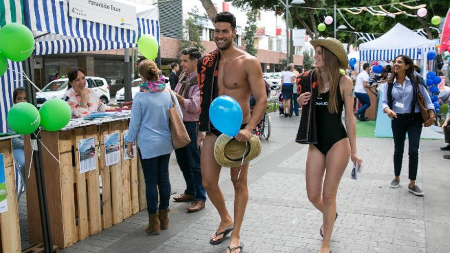 A la izquierda, ambiente de la feria. A la derecha, el estand del Grupo Lopesan.