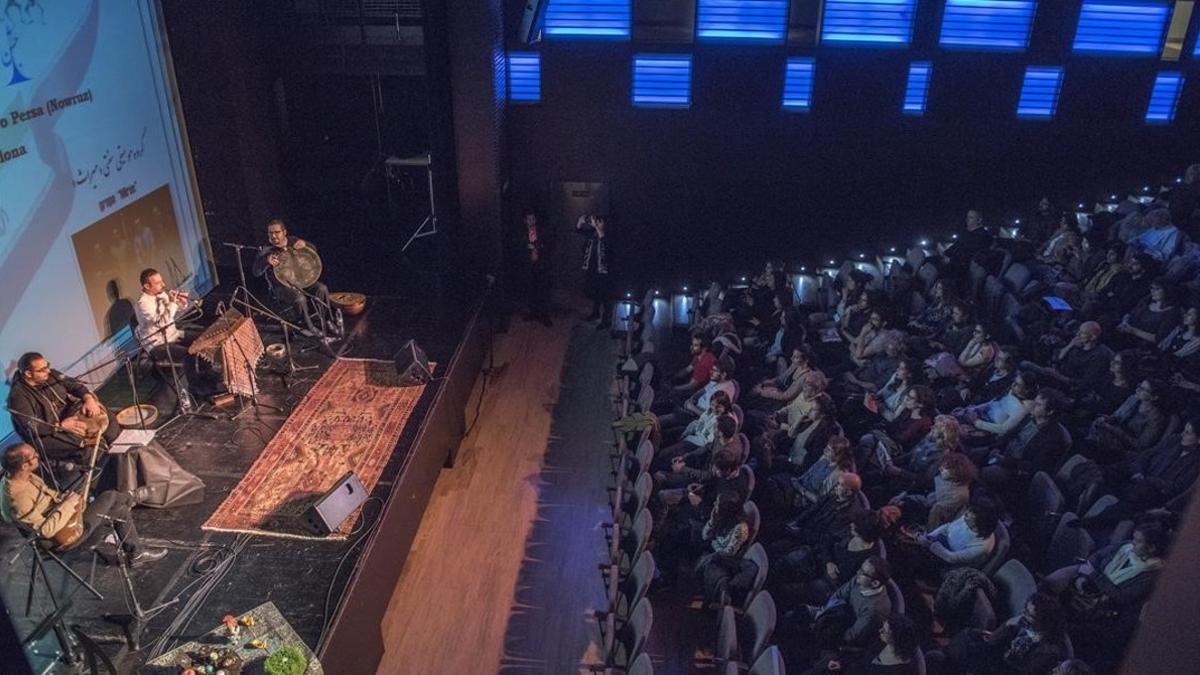 Concierto del grupo Mirás en el Espai Francesca Bonnemaison dentro del nowruz iraní.