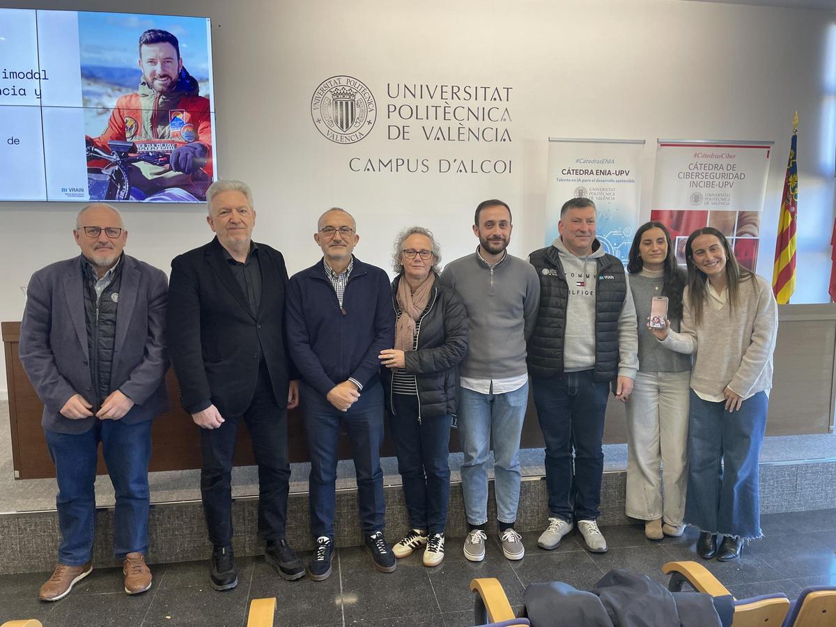 Equipo de investigadores que han participado en el proyecto para recuperar la voz de Fran, con ELA.