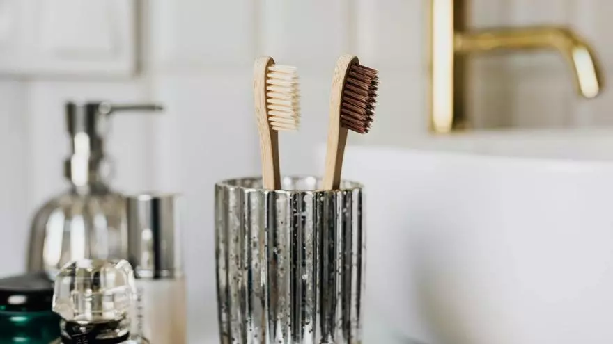 El cepillo de dientes tiene un claro periodo de caducidad: lo dicen los expertos
