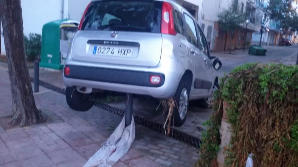 Decenas de coches aparecen destrozados en los sótanos de Sant Llorenç