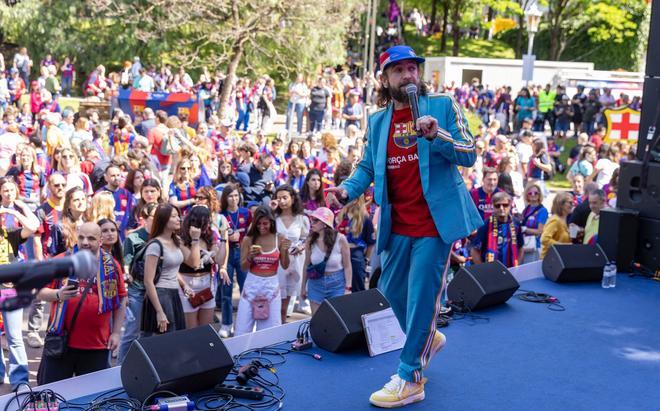 ¡Locura en Bilbao! Miles de aficionados y ambientazo en la fan zone del Barça