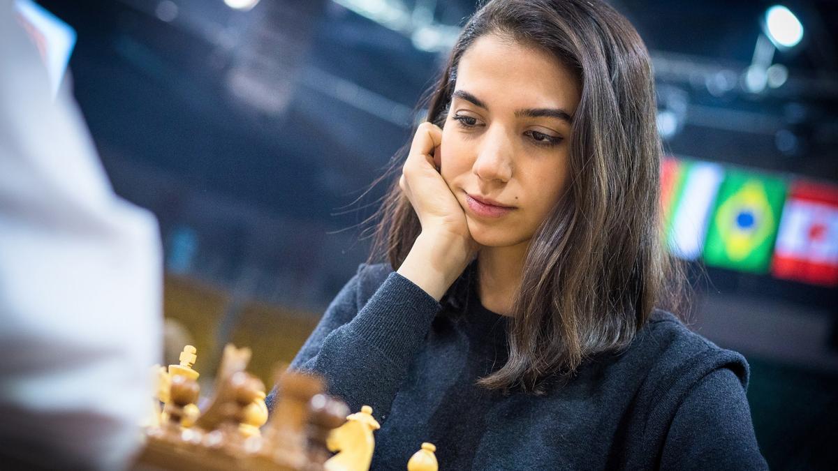 La joven ajedrecista iraní Sara Khadem, invitada especial del XVI Torneo Internacional de Ajedrez de Alcubierre.