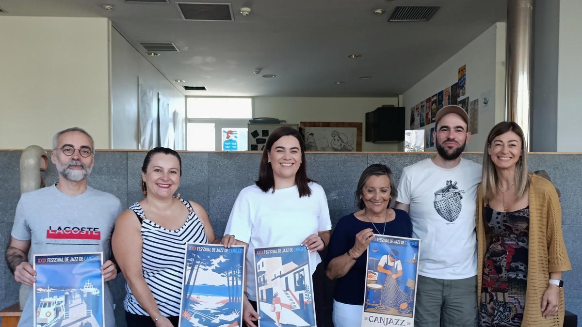 De izquierda a derecha Antón Iglesias, Araceli Gestido, Xiana Abal, Aurora Prieto, Xan Campos y Mar Núñez.