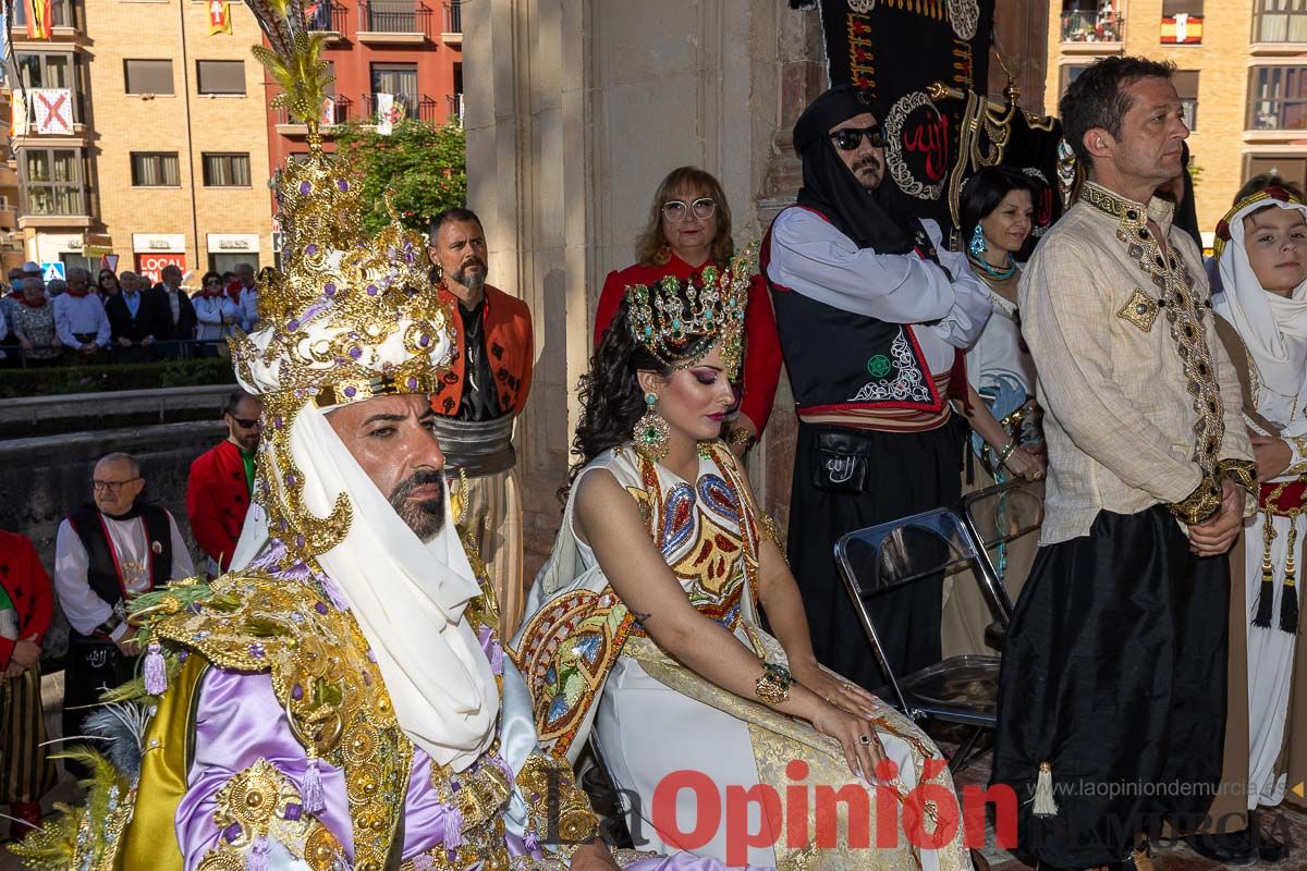 Bandeja de flores y ritual de la bendición del vino en las Fiestas de Caravaca