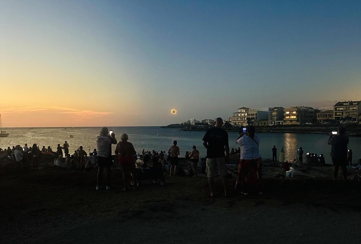Während der totalen Sonnenfinsternis in Colònia de Sant Jordi.