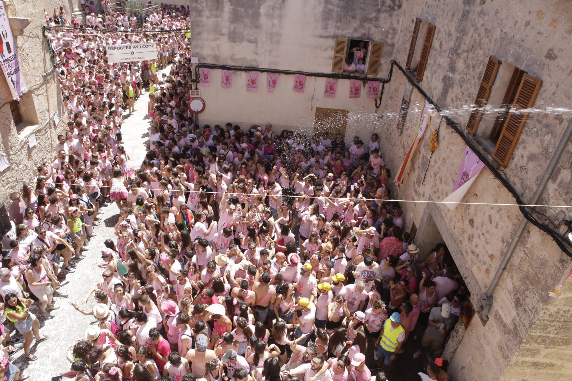 Pink und bunt: So sah das Dorffest "Much" in Sineu 2023 aus
