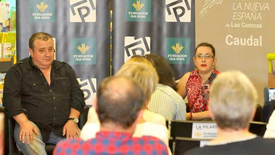 José Javier y Rocío Souto, durante la presentación del libro.