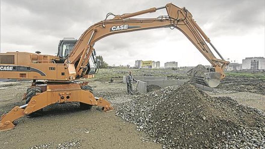 El barrio cacereño del Junquillo recoge firmas para exigir que se pare la construcción de la escombrera