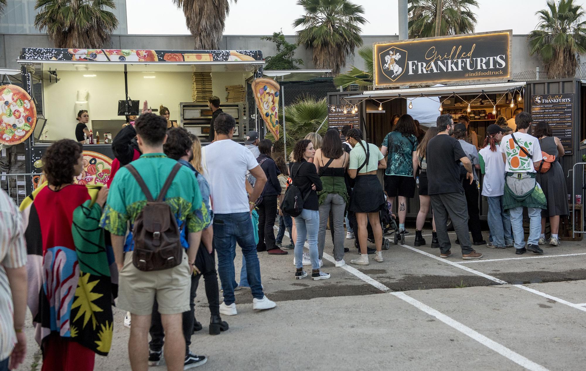 Colas en los puestos de comida a la hora de la cena en la primera jornada del Primavera Sound 2023