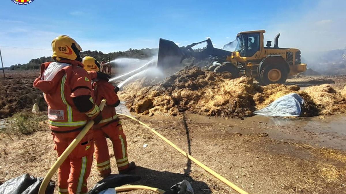 Declarado un incendio en una granja de Requena