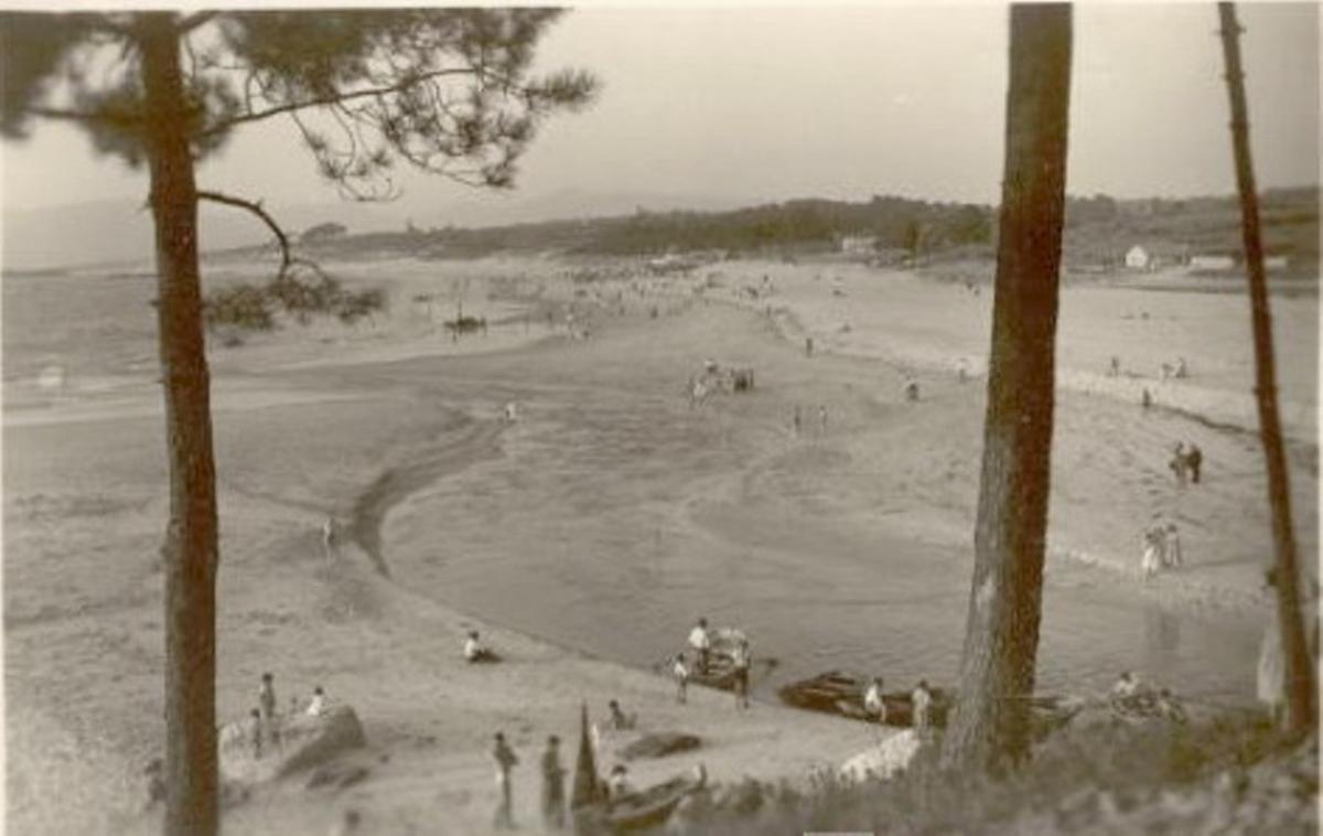 Desembocadura del río Lagares en Samil, a comienzos del siglo XX.