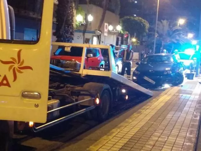 Colisiona con una señal al emprender una huida tras saltarse un control policial