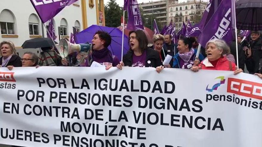 Los sindicatos reivindican hoy mayor subida de las pensiones