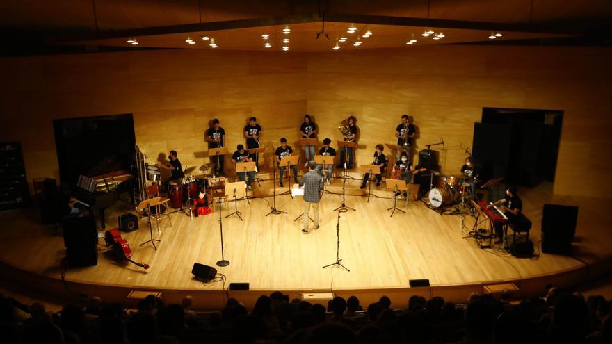 Los más pequeños marcan el ritmo de la sala Luis Galve