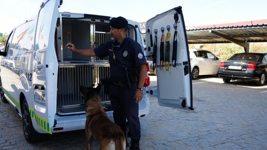La Policía Local de Villanueva incorpora un nuevo vehículo adaptado a su unidad canina