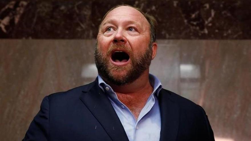 Twitter cancela la cuenta del ultraderechista Alex Jones