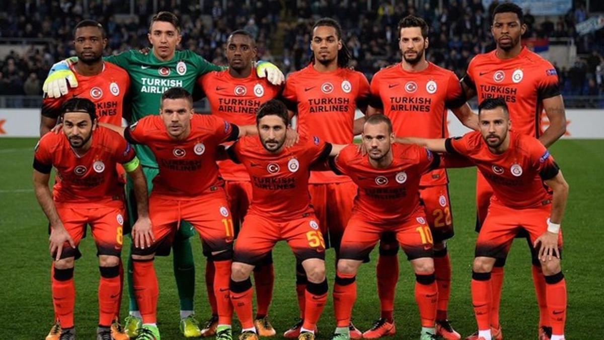 Los jugadores del Galatasaray, durante un encuentro de Europa League