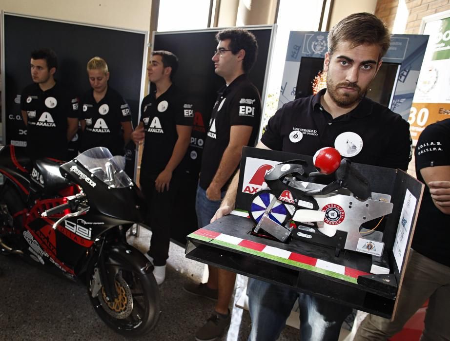 Presentación de la moto del programa Motostudent de los alumnos de la Escuela Politécnica de Ingeniería