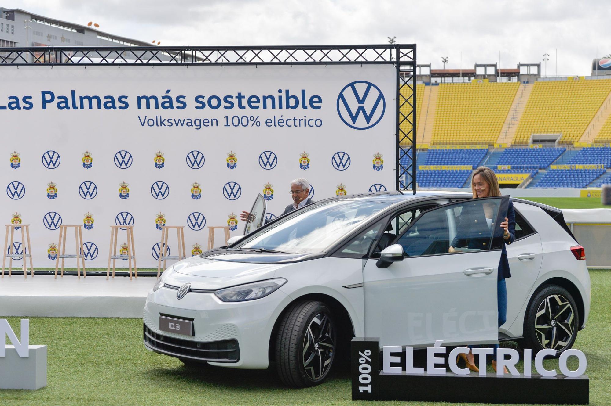 La UD Las Palmas recibe la nueva flota de coches eléctricos Volkswagen ID.3