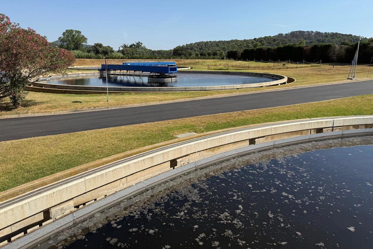 Piscines de la depuradora de Palamós treballant