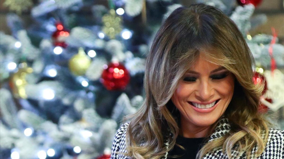 zentauroepp51210738 u s  first lady melania trump smiles as she visits the salva191204153148