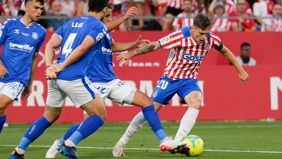 Instantánea del primer partido de la final del playoff de ascenso entre el Girona y el Tenerife