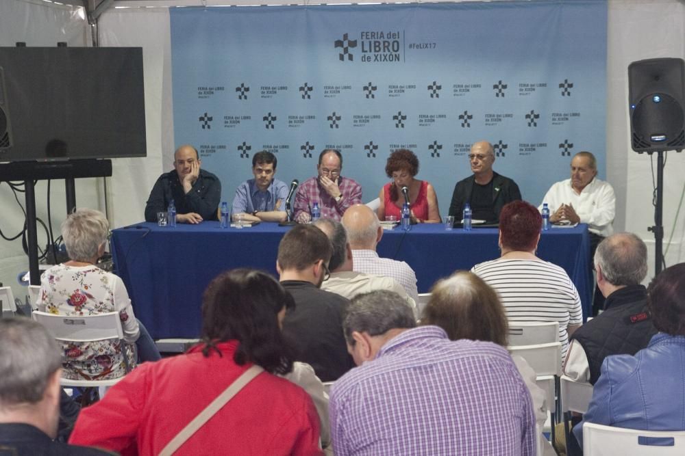 Público asistente a la Feria del Libro