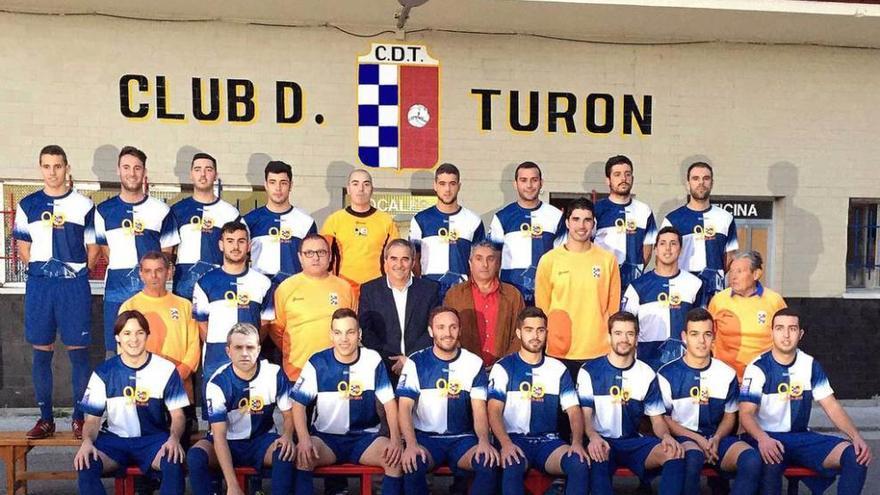 El Turón presenta la equipación conmemorativa de su 90.º aniversario