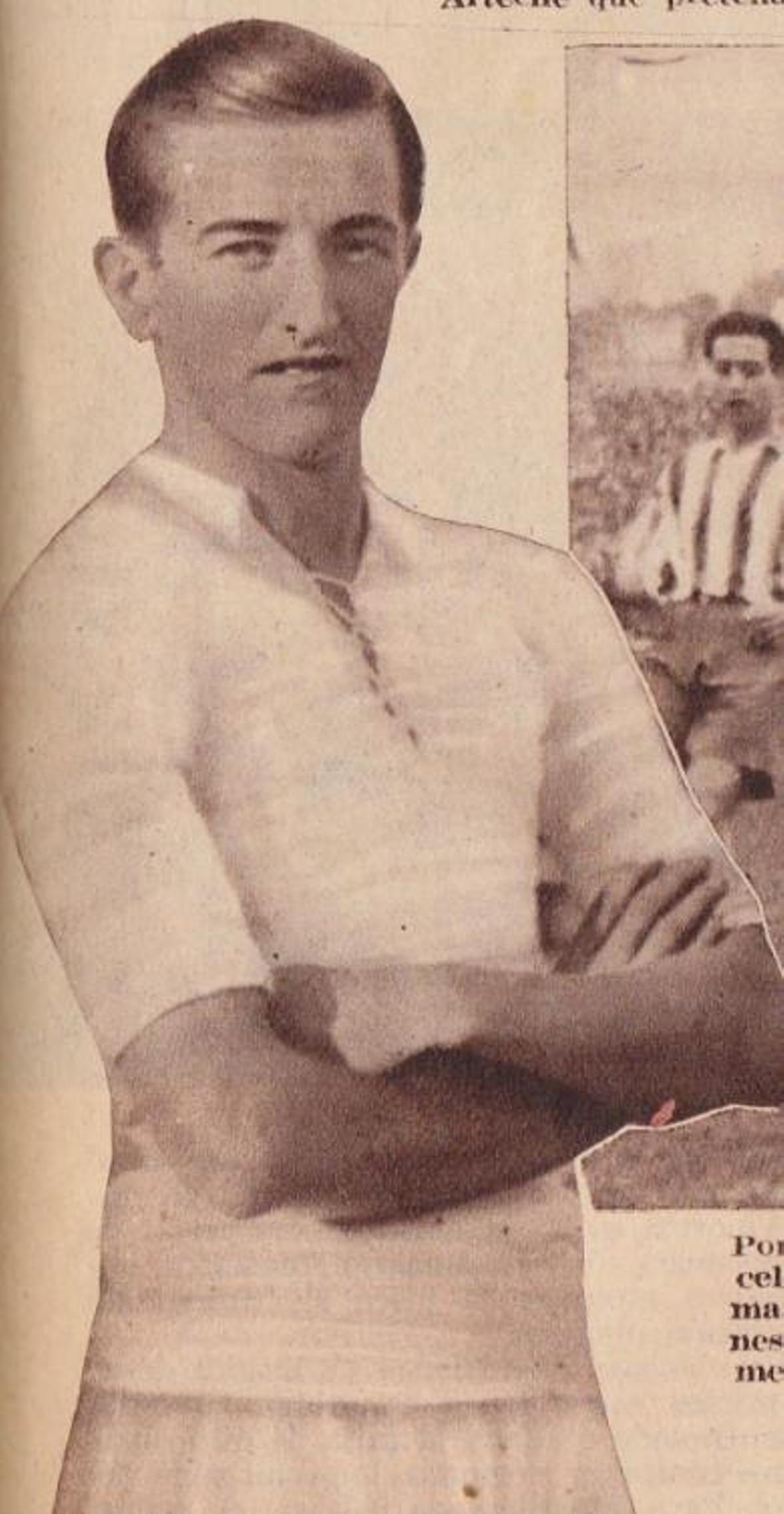 Emilín, con la camiseta del Madrid, en el diario Crónica en 1936