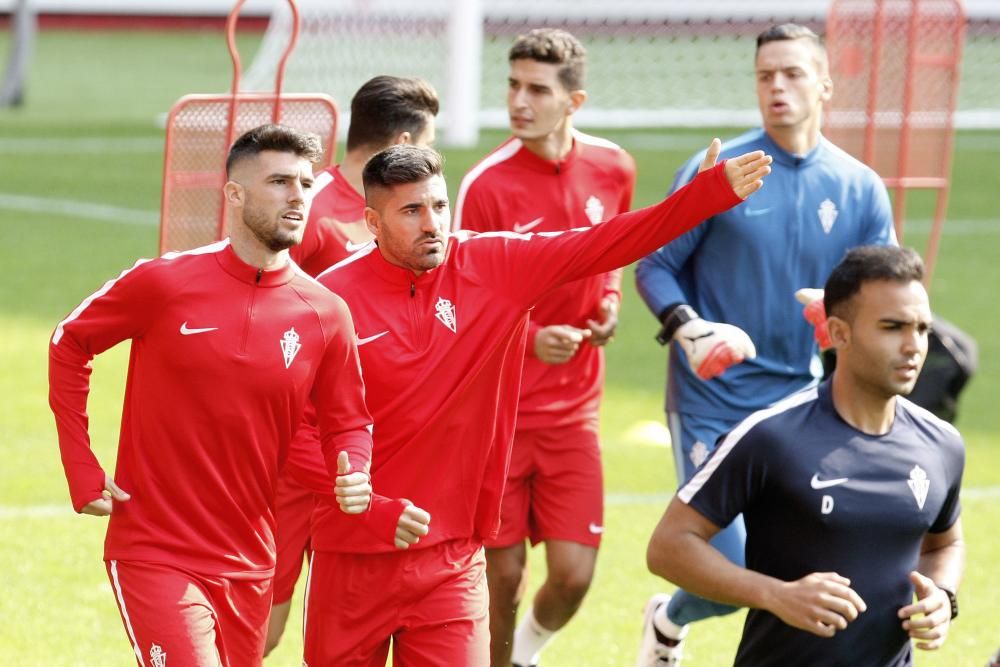 Entrenamiento del Sporting en El Molinón a puerta cerrada antes del derbi