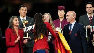 Queen Letizia and Infanta Sofia saludates to Salma Paralluelo of Spain after winning during the FIFA Womens World Cup Australia & New Zealand 2023 Final football match between Spain and England at Accor Stadium on August 20, 2023 in Sydney, Australia.