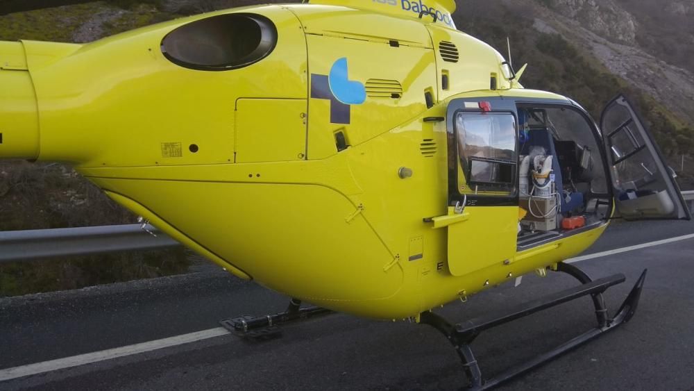 La autopista del Huerna, cortada por un accidente en Barrios de Luna