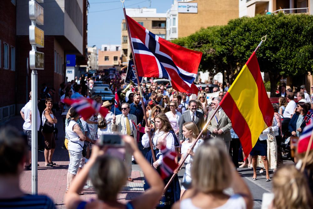 L'Alfàs se tiñe de rojo y azul para conmemorar la fiesta nacional de Noruega