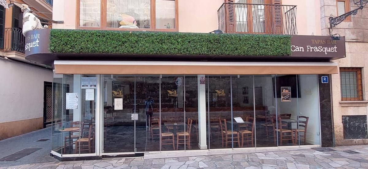 Elementos como el césped distorsionaban la fachada tradicional de Can Frasquet.