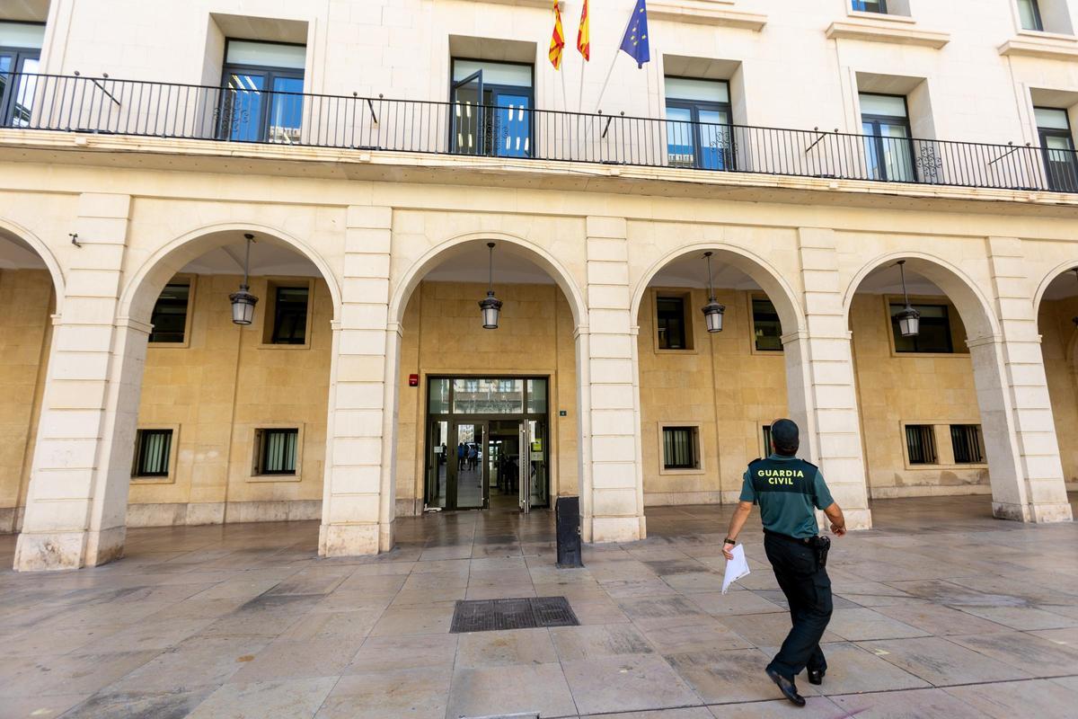 Edificio que alberga la Audiencia de Alicante, donde se encuentra la sección Octava, que entiende de asuntos mercantiles.