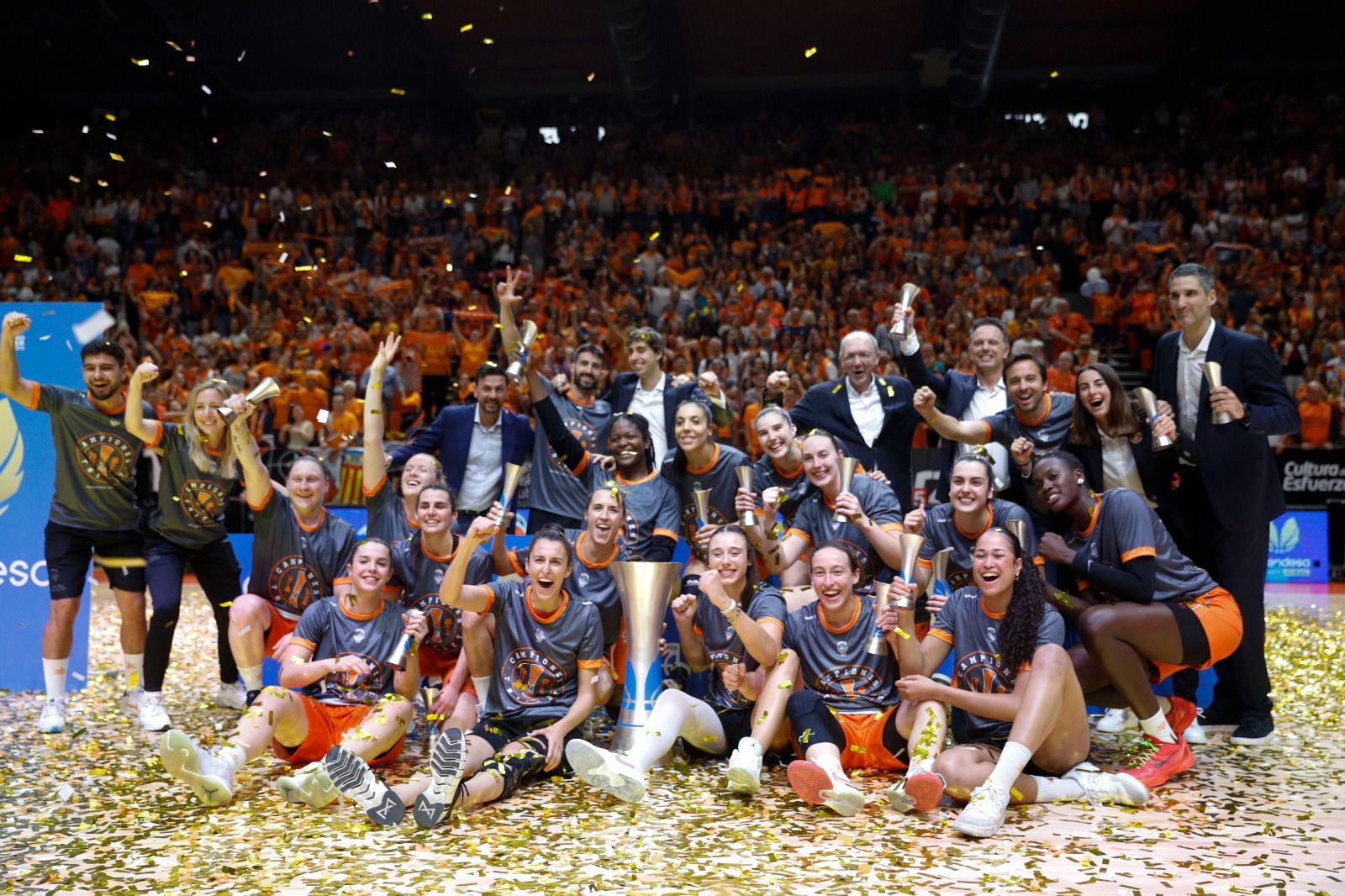 Celebración del título de Liga del Valencia Basket