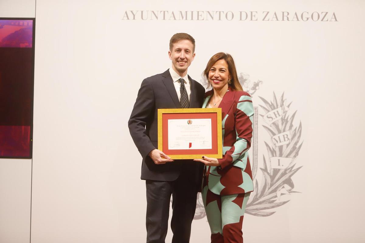 En imágenes I Entrega del título 'Zaragozano y Zaragozana Ejemplar' a nueve vecinos de la ciudad