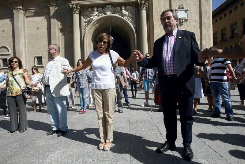 Fotogalería de la cadena humana  organizada por AFEDAZ