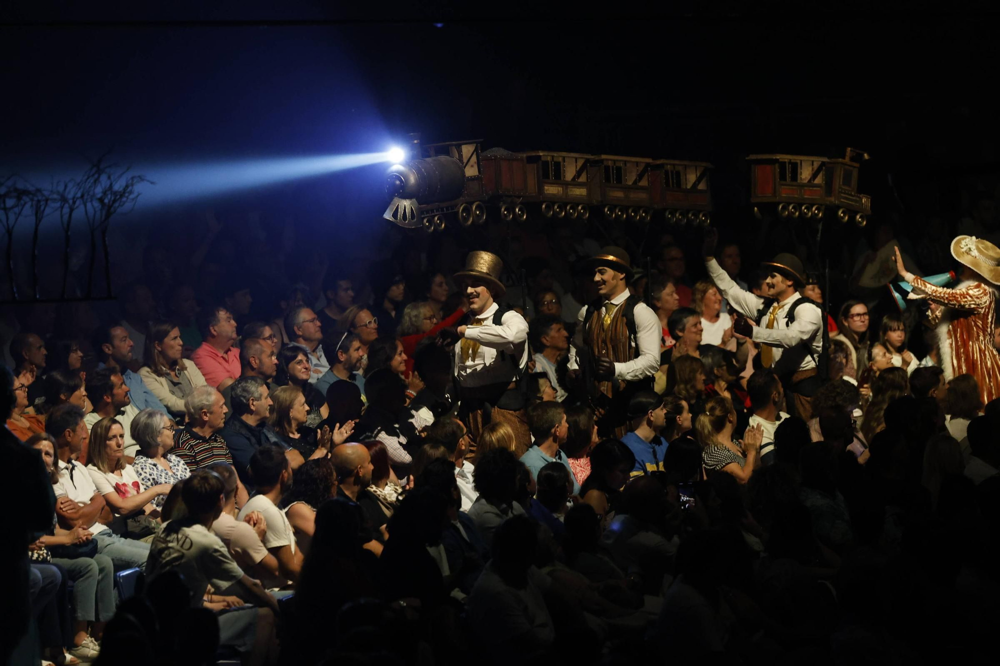 EN IMÁGENES: Acrobacias de todos los colores en el Circo del Sol, se estreno en Gijón