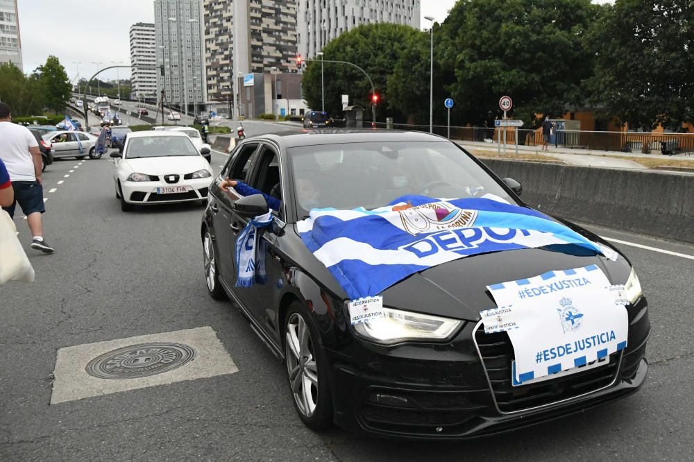 La caravana en defensa del Deportivo colapsó el tráfico en varios puntos de A Coruña.