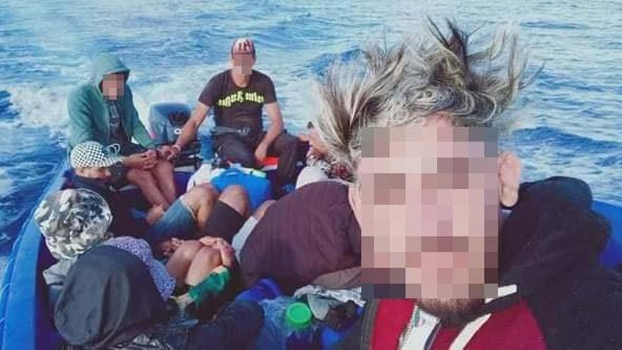 Traslado de los migrantes llegados en patera a Formentera hasta Ibiza