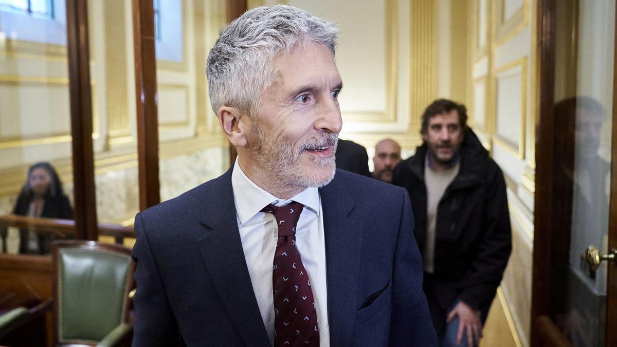 El ministro del Interior, Fernando Grande-Marlaska, a su llegada para comparecer a puerta cerrada en el Congreso de los Diputados, a 8 de noviembre de 2022, en Madrid (España). Marlaska comparece a puerta cerrada para informar del uso de fondos reservados en su departamento, una comparecencia pedida en verano y que se ha convocado en plena polémica por las muertes en la valla de Melilla del pasado junio y con la oposición y los socios del PSOE, exigiendo explicaciones tras el documental de la BBC que ha reavivado el tema. 08 NOVIEMBRE 2022;MARLASKA;COMPARECENCIA;CONGRESO A. Pérez Meca / Europa Press 08/11/2022